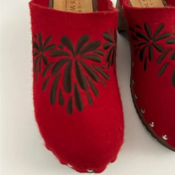 Ann Louise Roswald Red Felt Black Embroidered Wood Clogs Size EU 38 - Picture 2 of 9
